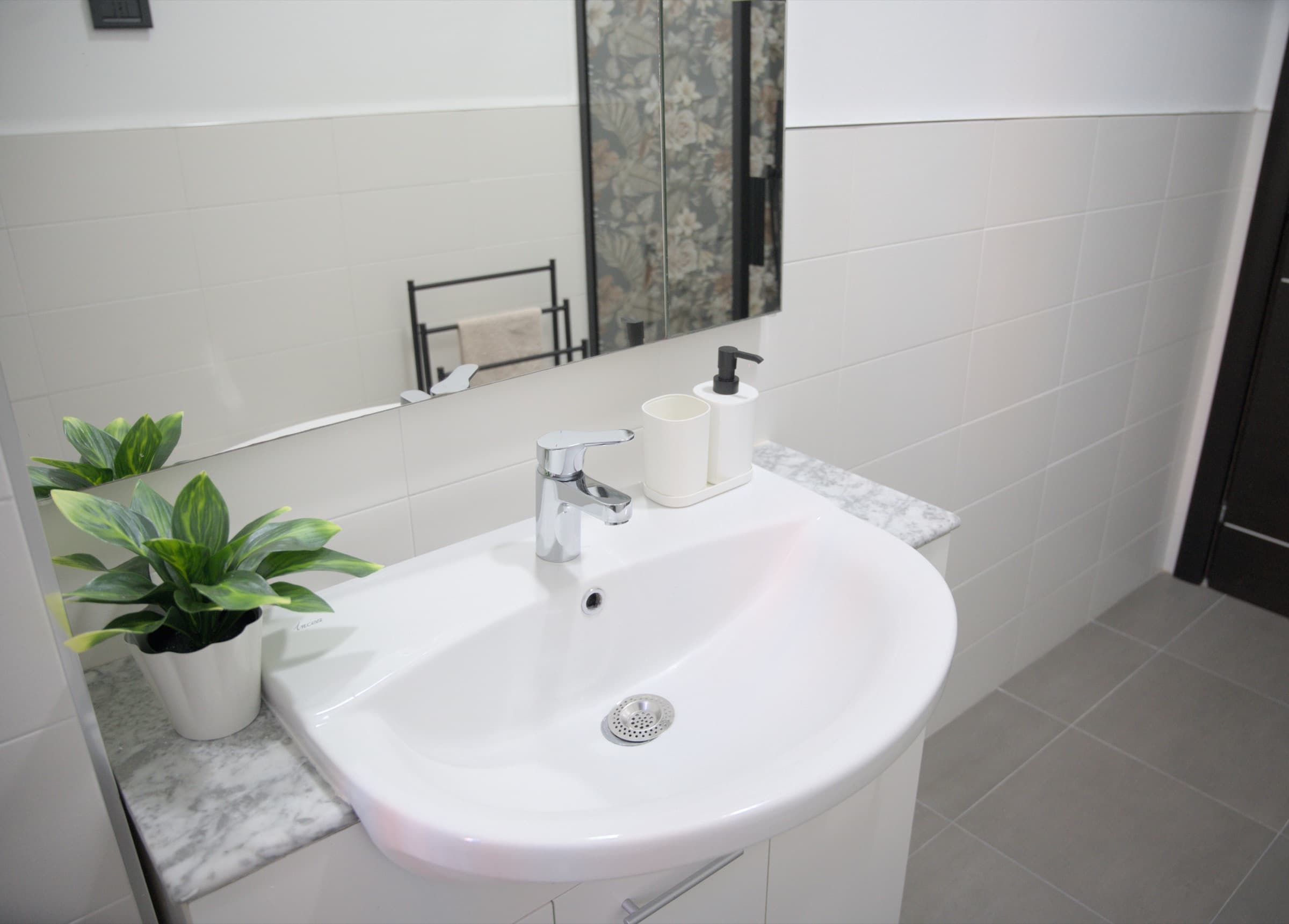 Lavabo con specchio