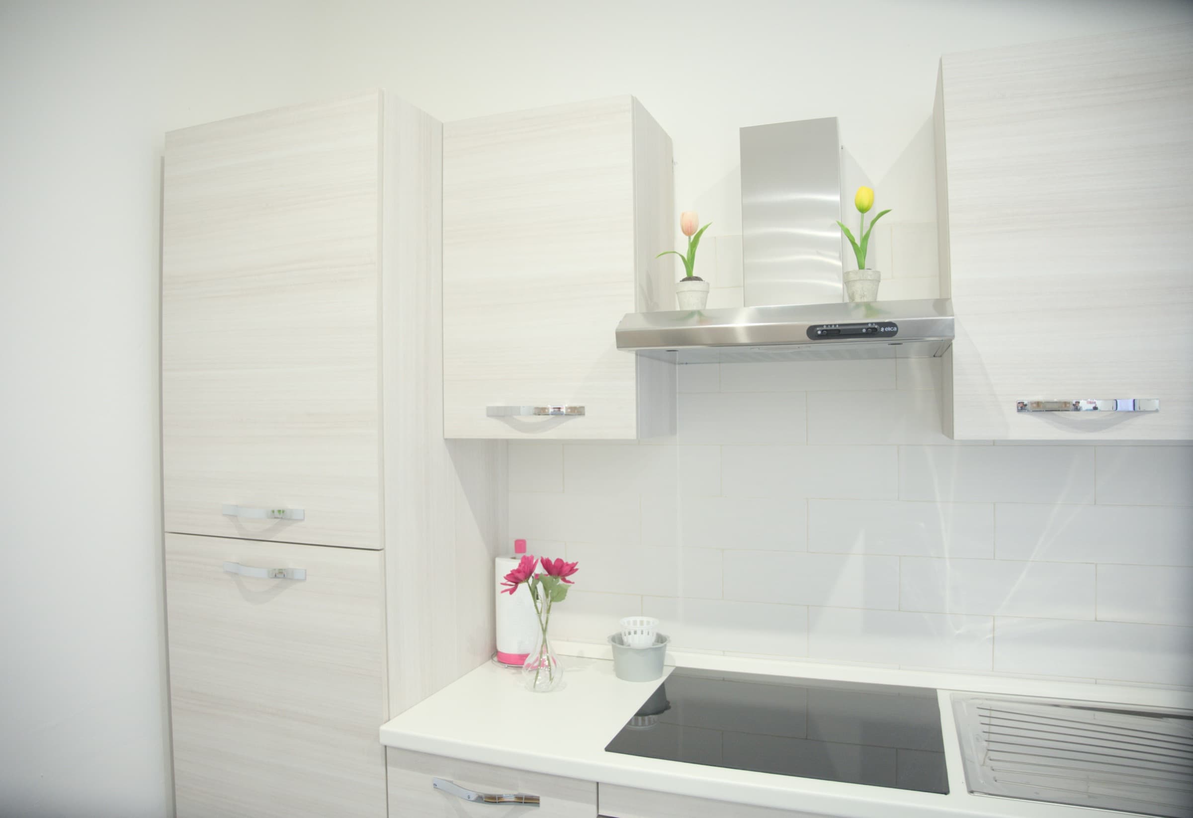 Cucina con colonna dispensa