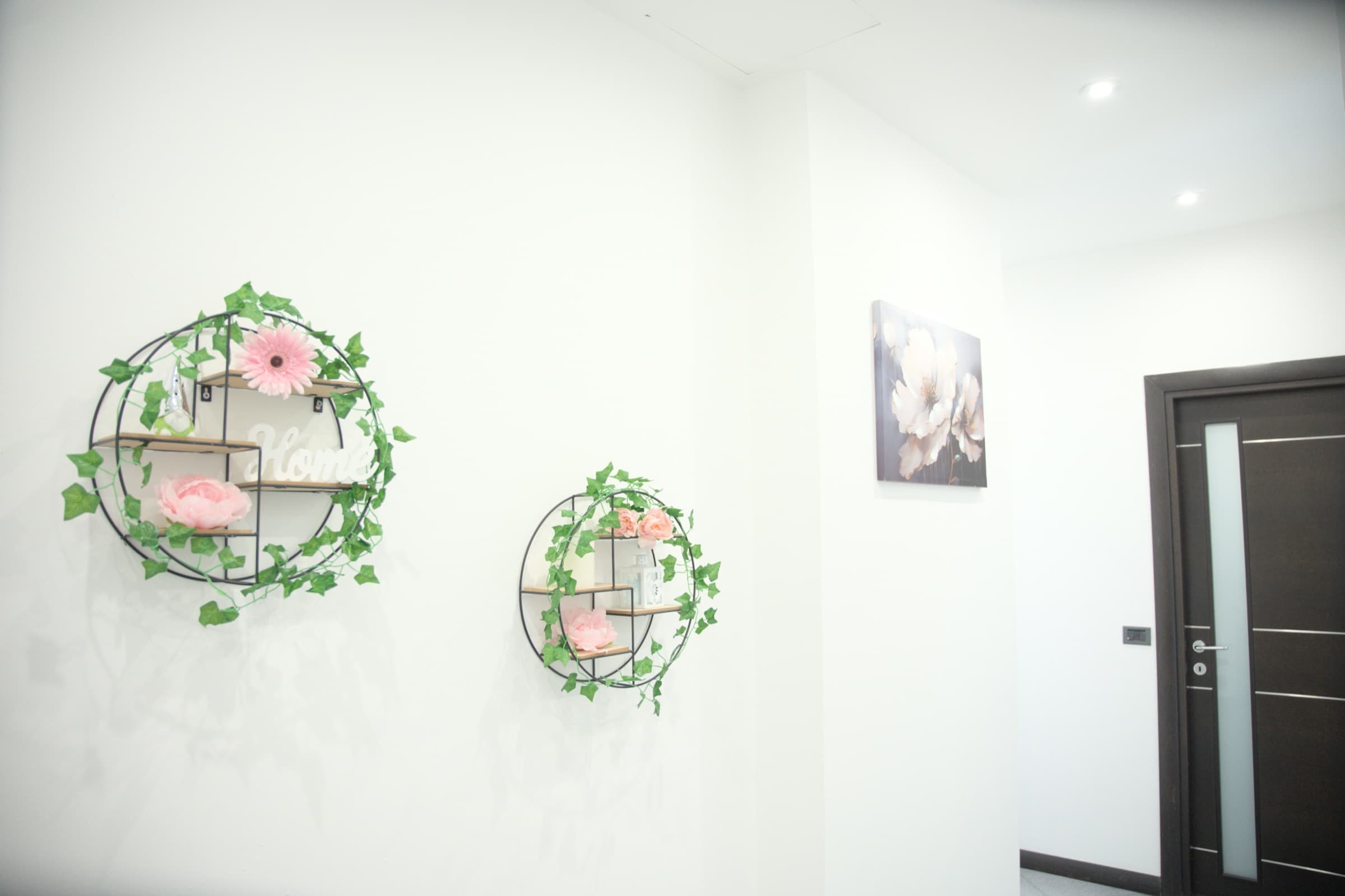 Decorazioni vicino alla porta